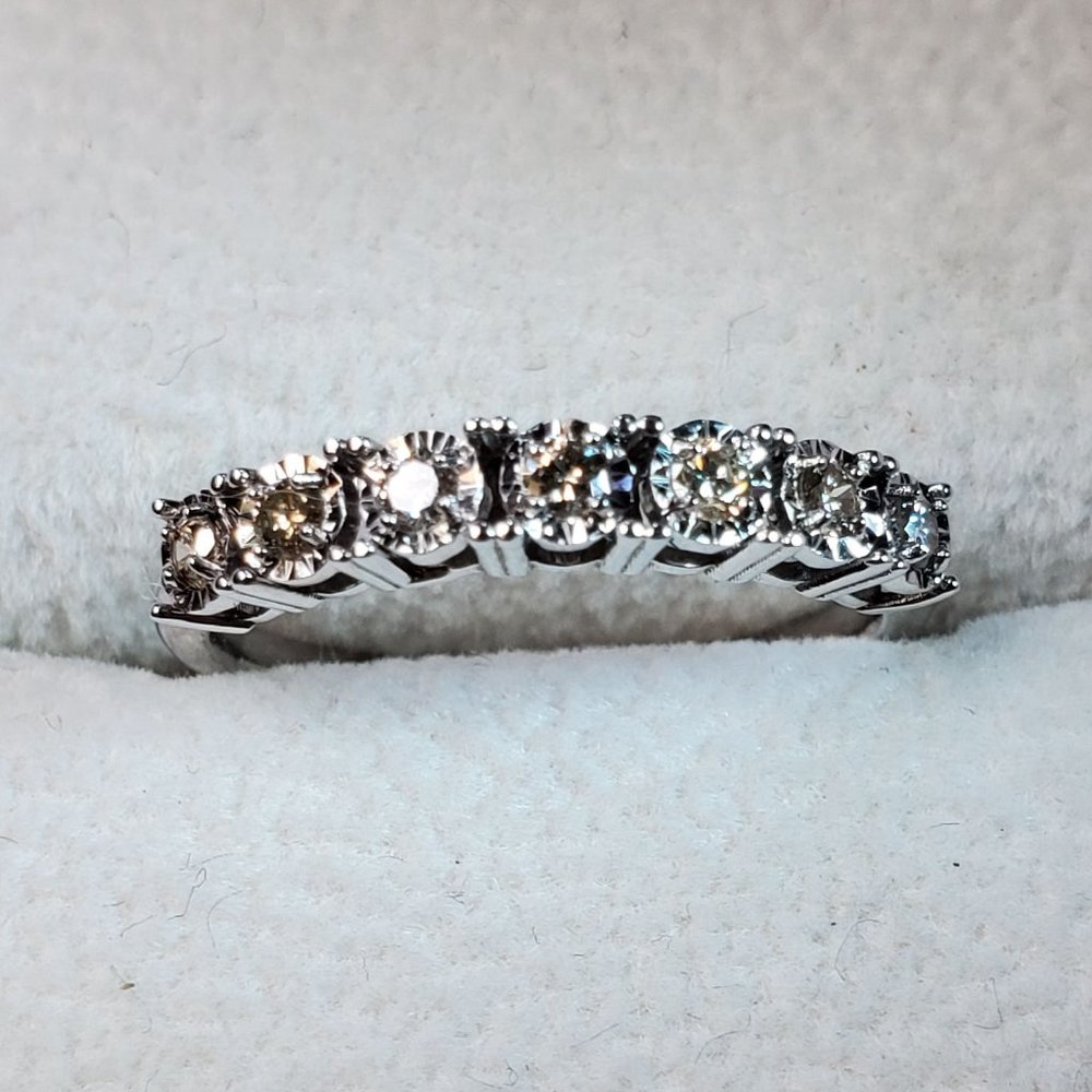 Brand  new 14K  beautiful  wedding  band - Picture 2 of 9